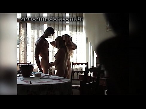 ❤️ Prietenii sexuali invită un bărbat uriaș și o partidă în trei cu el ☑  at us ro.mycomicsxxx.ru ❌❤